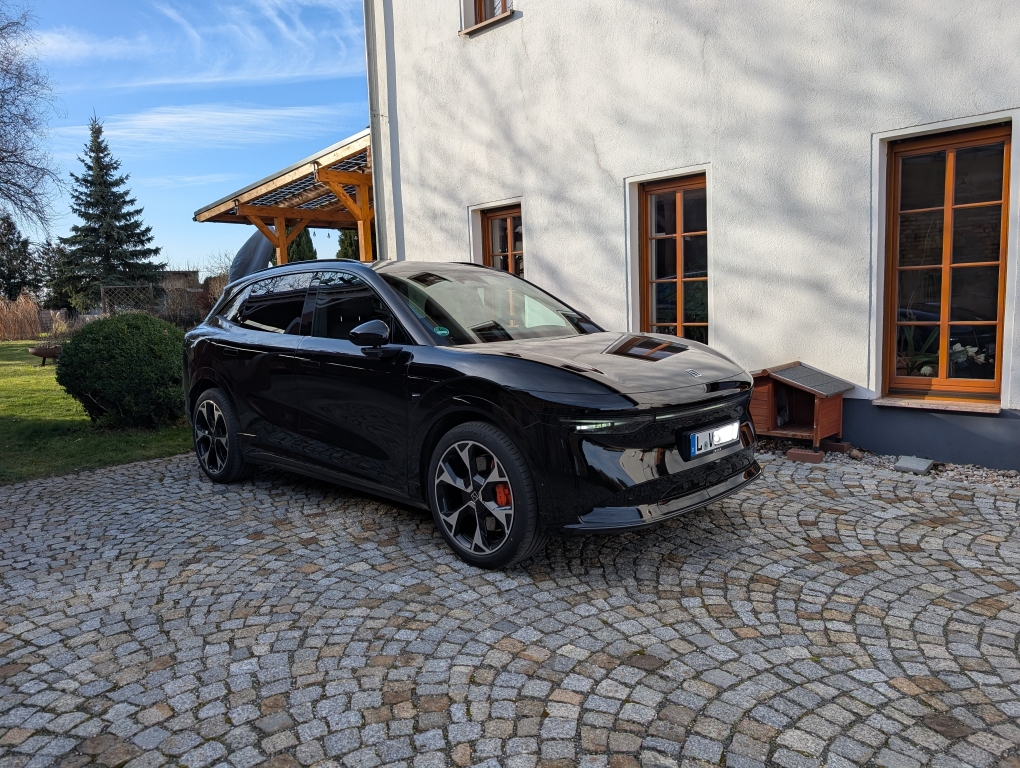 7X Privilege in schwarz, vorn seitlich